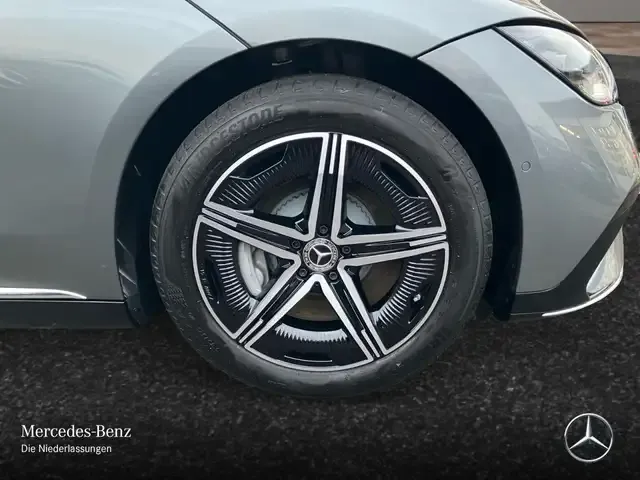 Mercedes-Benz EQE 300