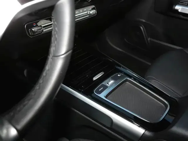 Mercedes-Benz GLB 220