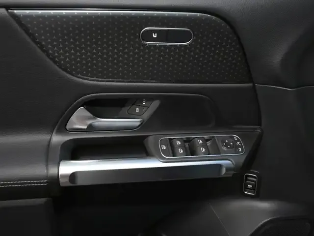 Mercedes-Benz GLB 220