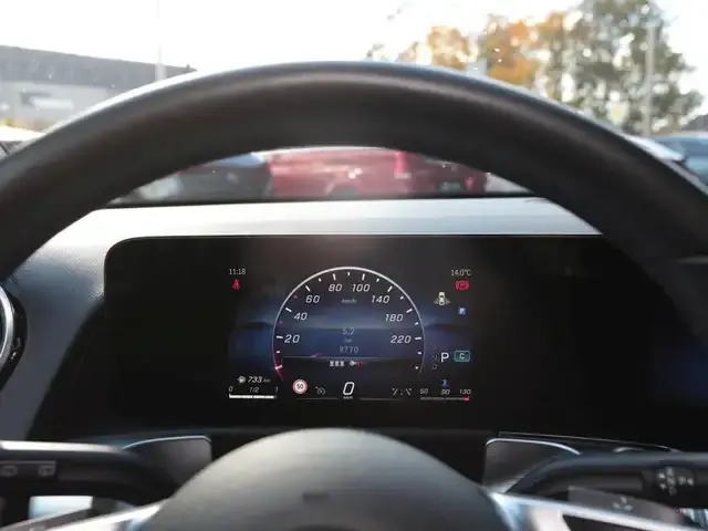 Mercedes-Benz GLB 220