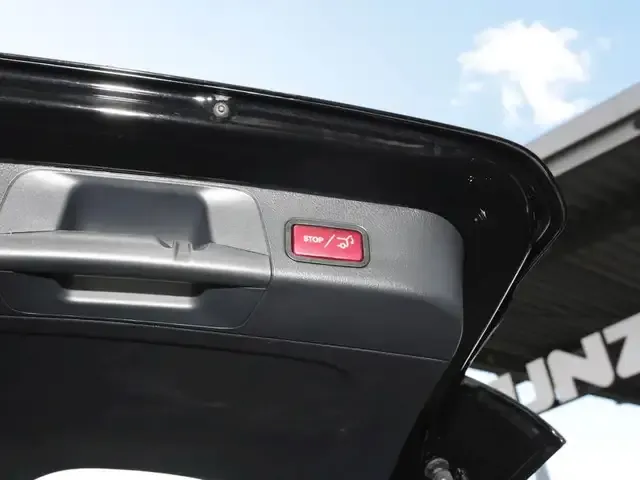 Mercedes-Benz GLB 220