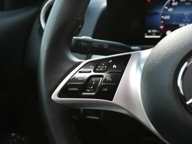 Mercedes-Benz GLB 220