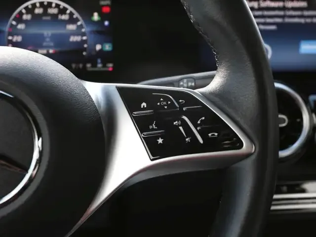 Mercedes-Benz GLB 220