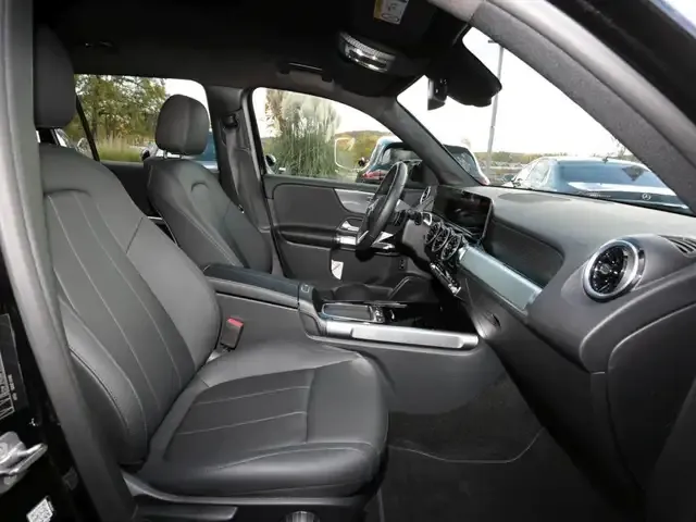 Mercedes-Benz GLB 220