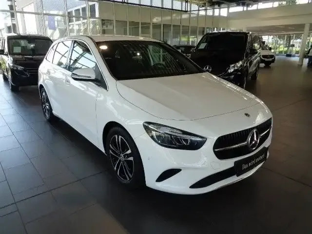 Mercedes-Benz B 180
