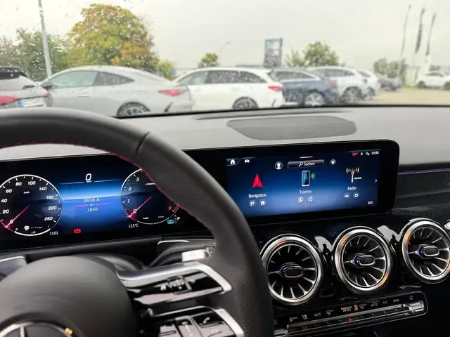 Mercedes-Benz GLB 200