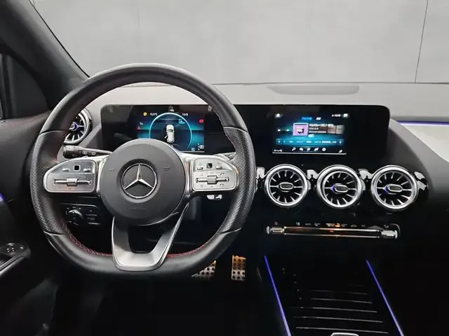 Mercedes-Benz GLA 220