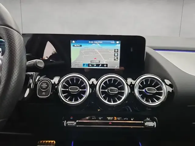 Mercedes-Benz GLA 220