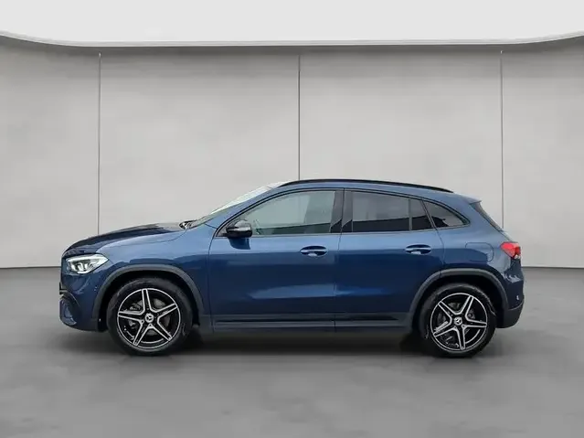 Mercedes-Benz GLA 220