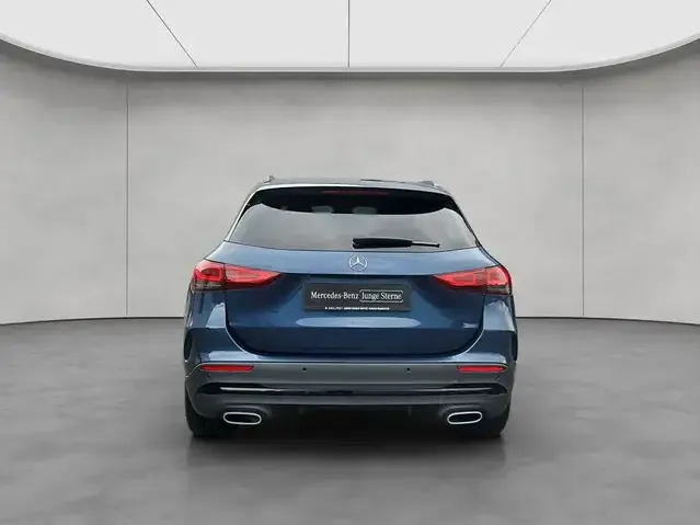 Mercedes-Benz GLA 220