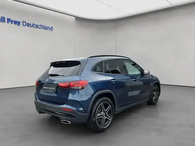 Mercedes-Benz GLA 220