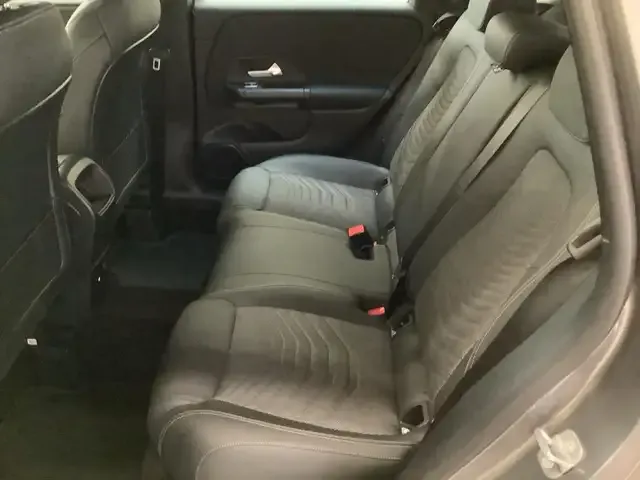 Mercedes-Benz B 220