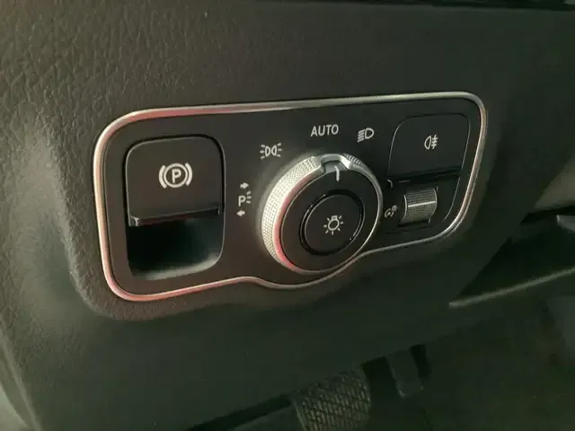 Mercedes-Benz B 220