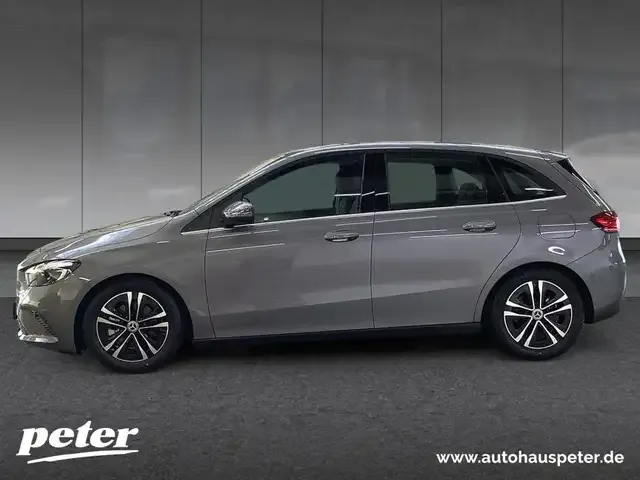 Mercedes-Benz B 220