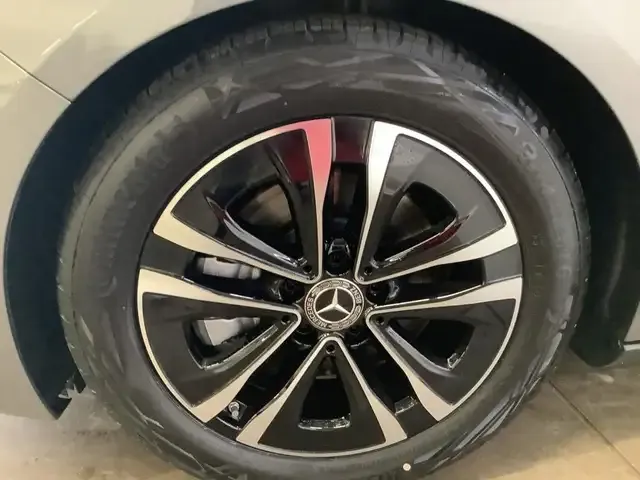 Mercedes-Benz B 220