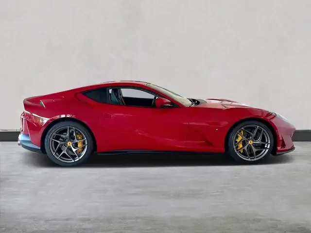 Ferrari 812