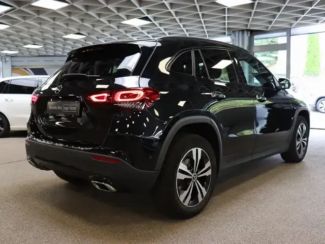 Mercedes-Benz GLA 180