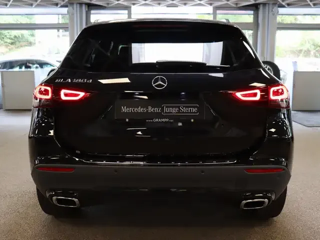 Mercedes-Benz GLA 180