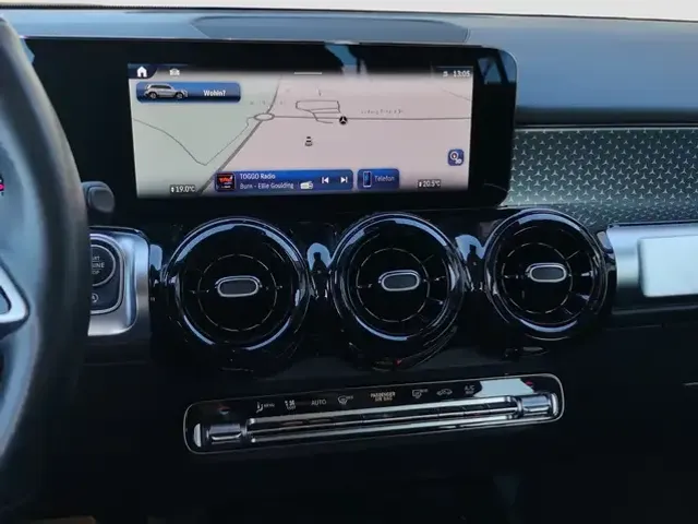 Mercedes-Benz GLB 180