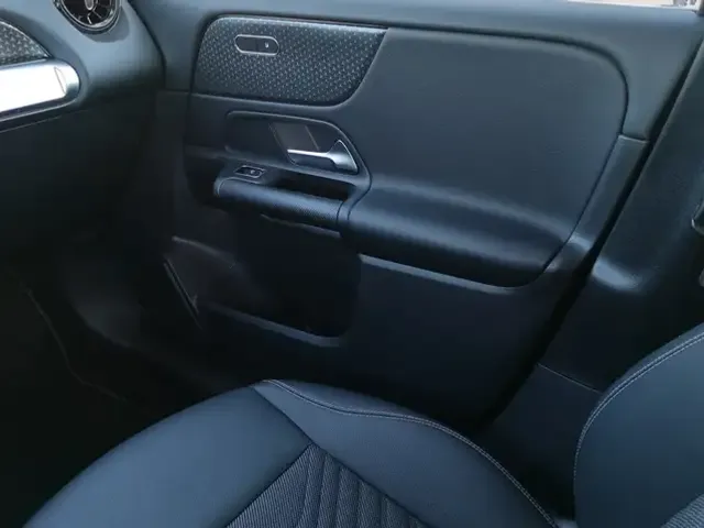 Mercedes-Benz GLB 180