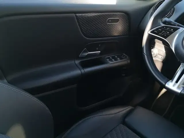 Mercedes-Benz GLB 180