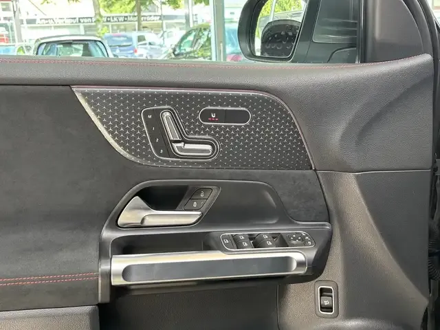 Mercedes-Benz EQB 300