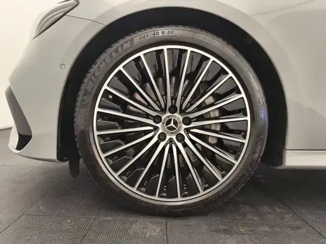 Mercedes-Benz E 200