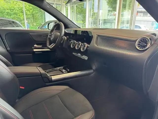 Mercedes-Benz EQA 300