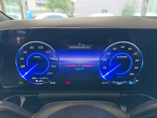 Mercedes-Benz EQA 300