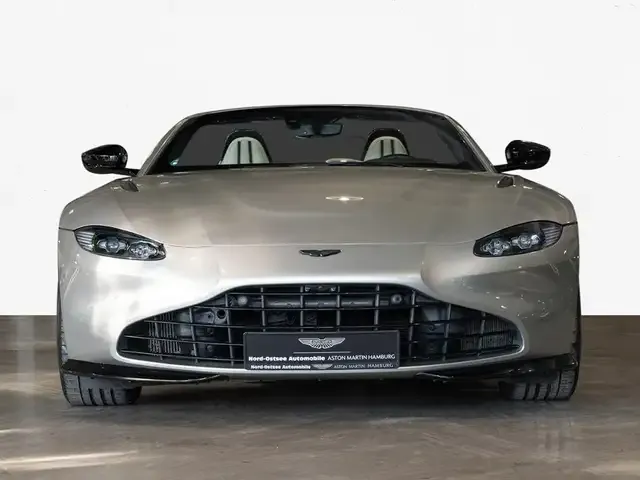 Aston Martin V8