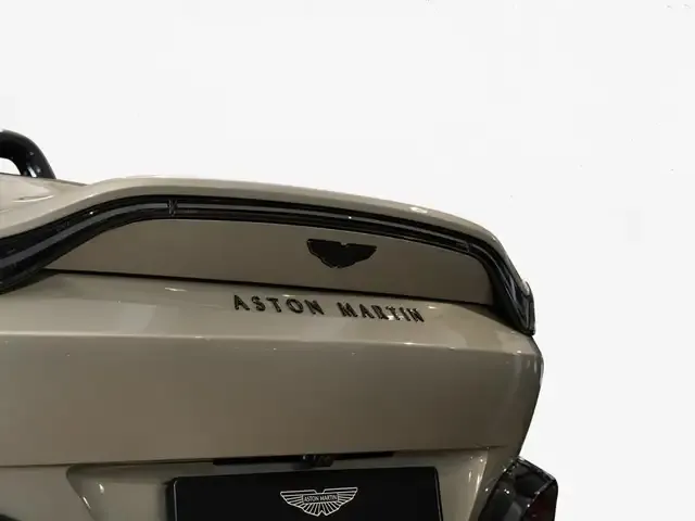 Aston Martin V8