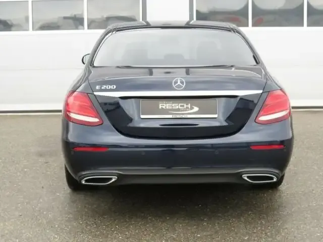 Mercedes-Benz E 200