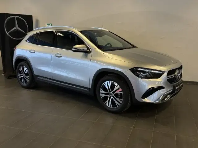 Mercedes-Benz GLA 200
