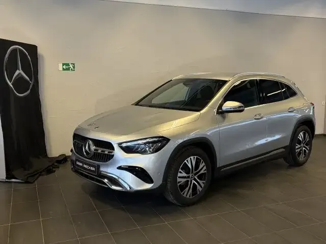 Mercedes-Benz GLA 200