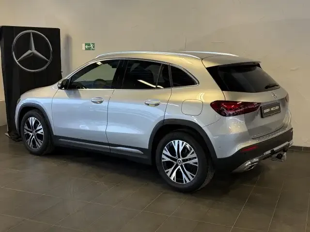 Mercedes-Benz GLA 200