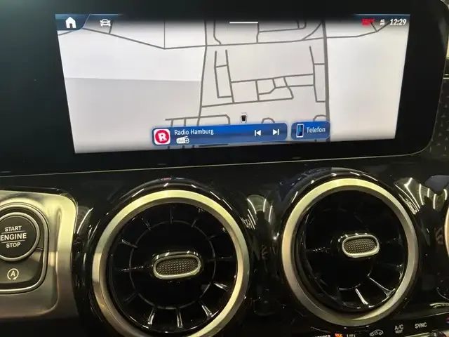 Mercedes-Benz GLB 220