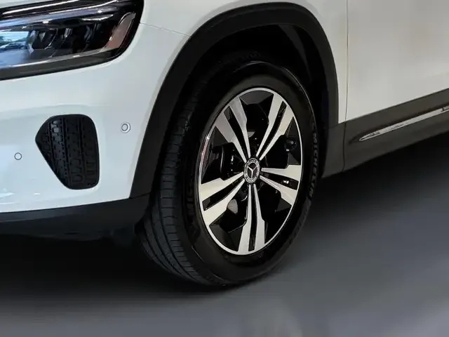 Mercedes-Benz GLB 220