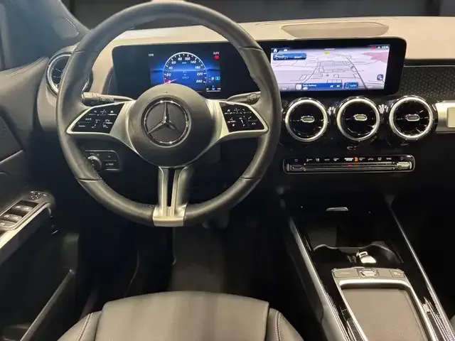 Mercedes-Benz GLB 220