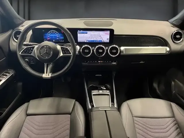 Mercedes-Benz GLB 220