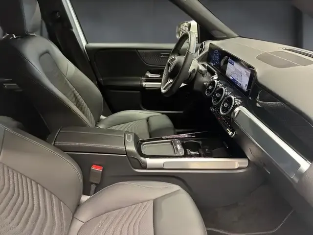 Mercedes-Benz GLB 220