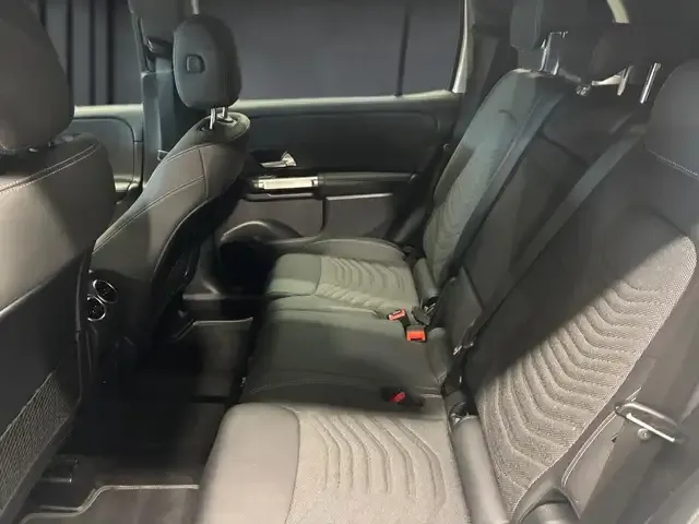 Mercedes-Benz GLB 220