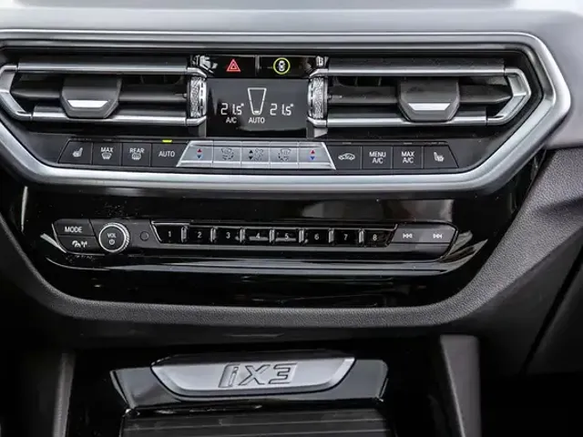 BMW iX3