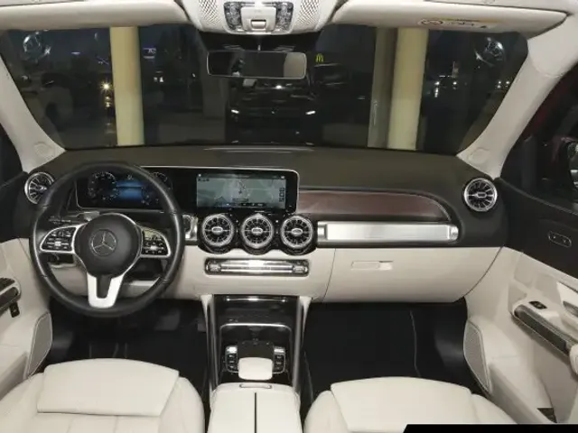 Mercedes-Benz GLB 220