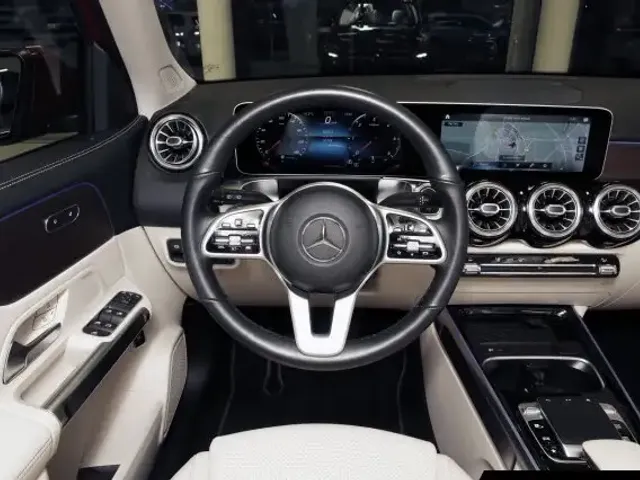 Mercedes-Benz GLB 220