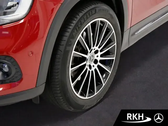 Mercedes-Benz GLB 220