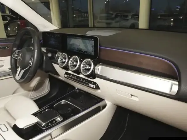 Mercedes-Benz GLB 220