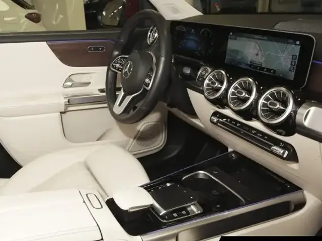 Mercedes-Benz GLB 220