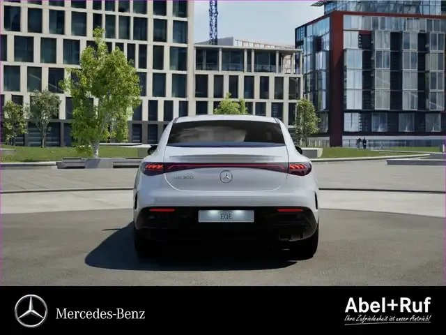 Mercedes-Benz EQE 300