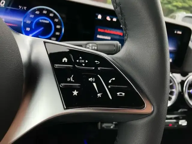 Mercedes-Benz EQA 300