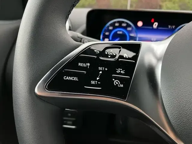 Mercedes-Benz EQA 300